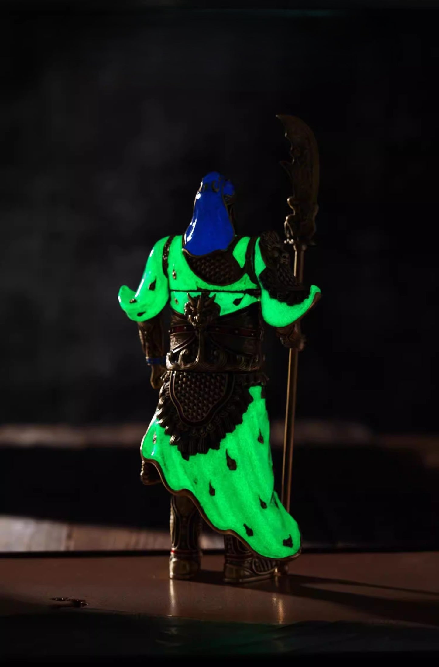 Guan Yu God of War ZIPPO Lighter Statue Qinglong Yanyue Dao Copper Glow Armor